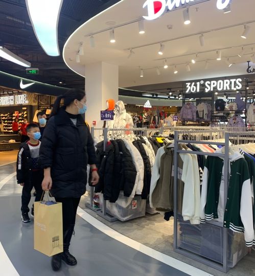 周口春節(jié)服裝市場(chǎng)銷售火爆，服裝輔料同步走俏